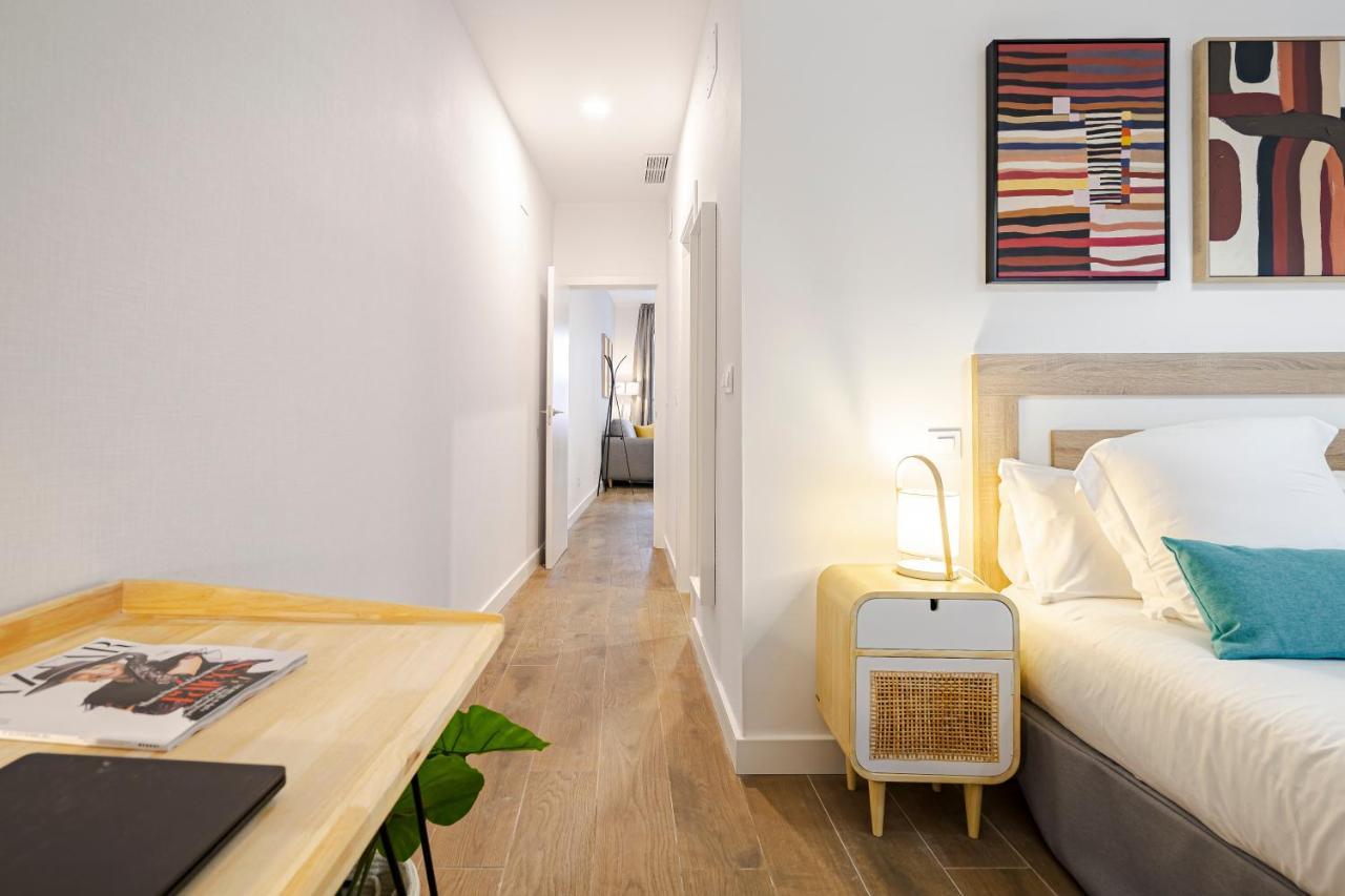 Feelathome Castilla Apartments Madrid Exterior photo