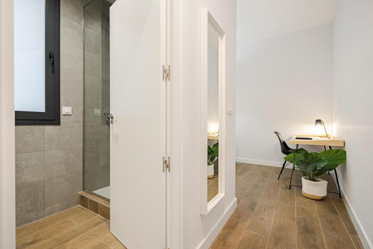 Feelathome Castilla Apartments Madrid Exterior photo