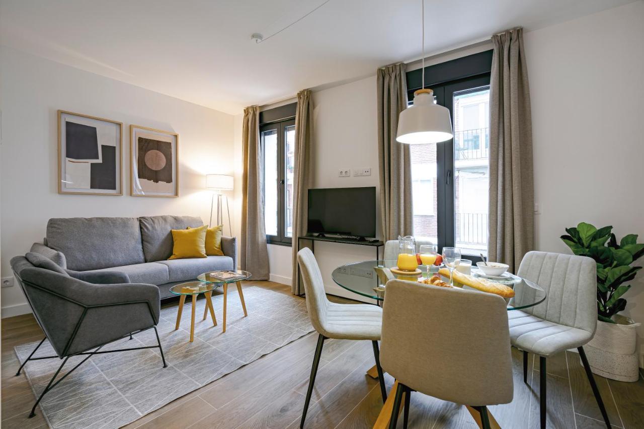 Feelathome Castilla Apartments Madrid Exterior photo