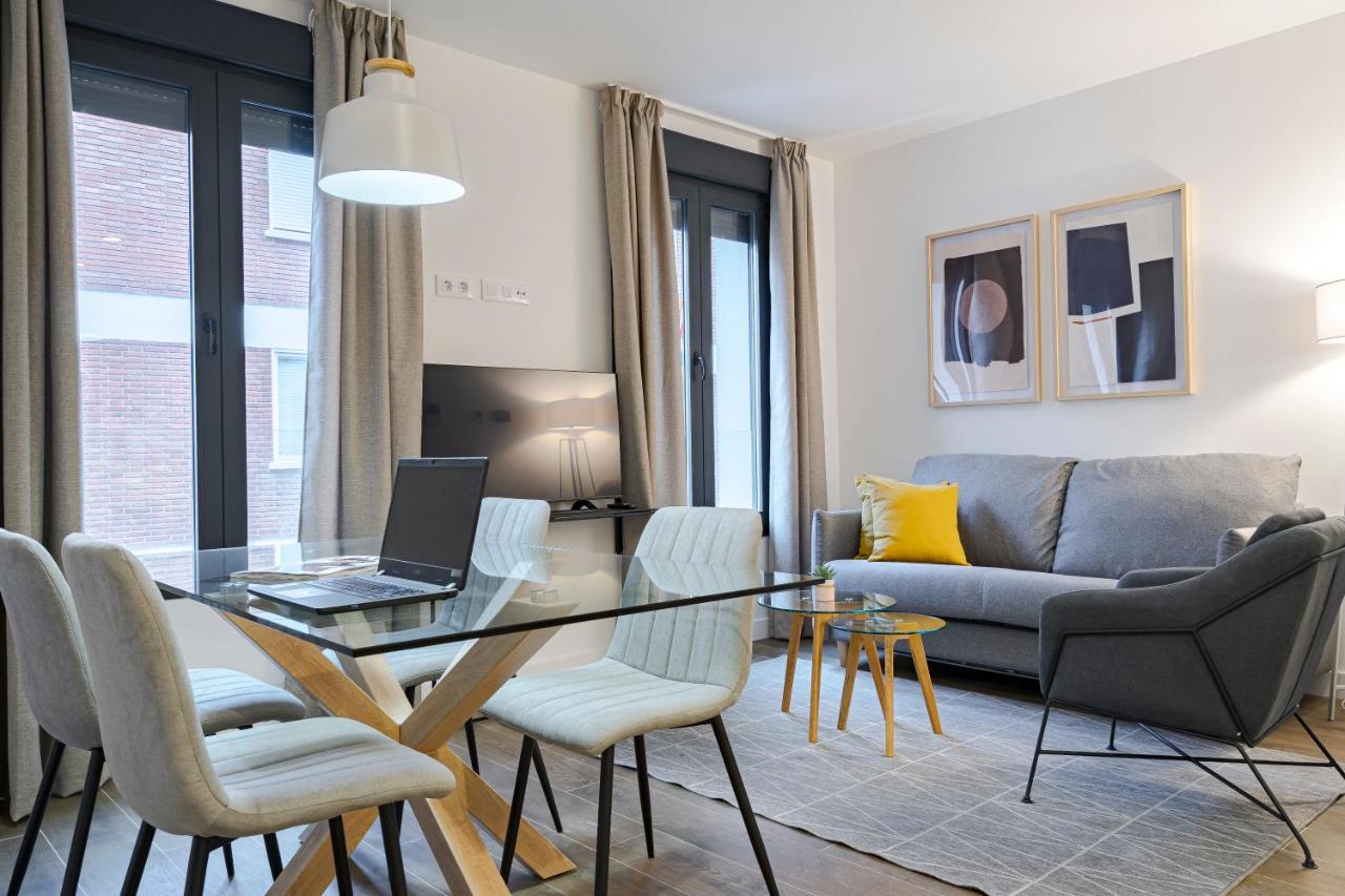 Feelathome Castilla Apartments Madrid Exterior photo