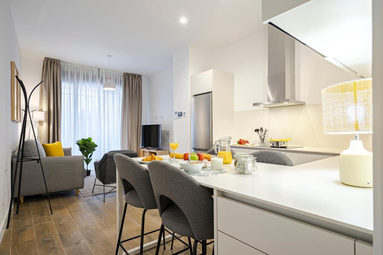 Feelathome Castilla Apartments Madrid Exterior photo