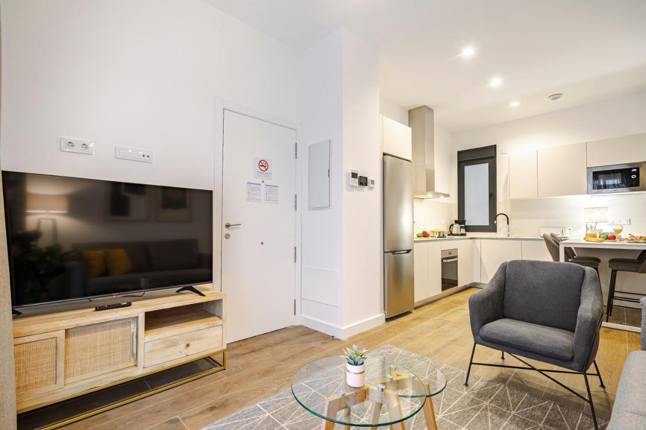 Feelathome Castilla Apartments Madrid Exterior photo