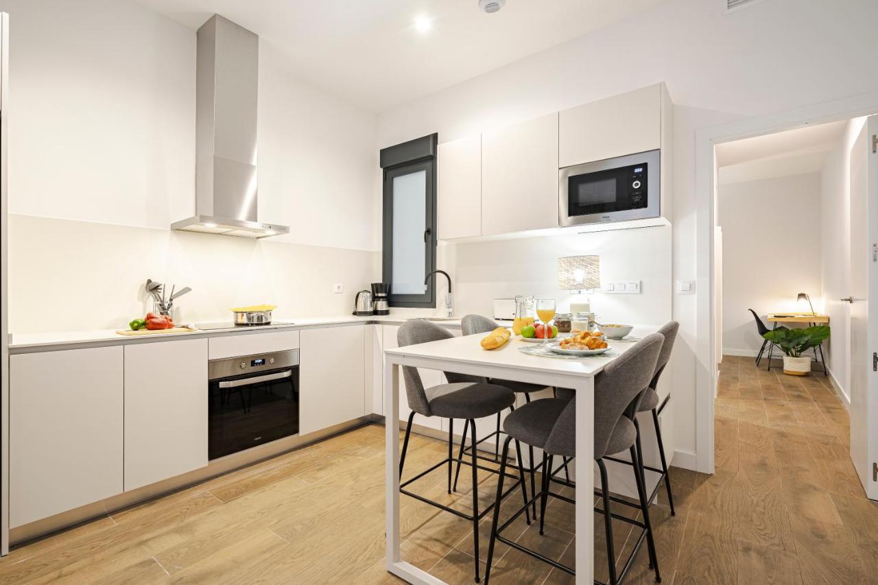 Feelathome Castilla Apartments Madrid Exterior photo
