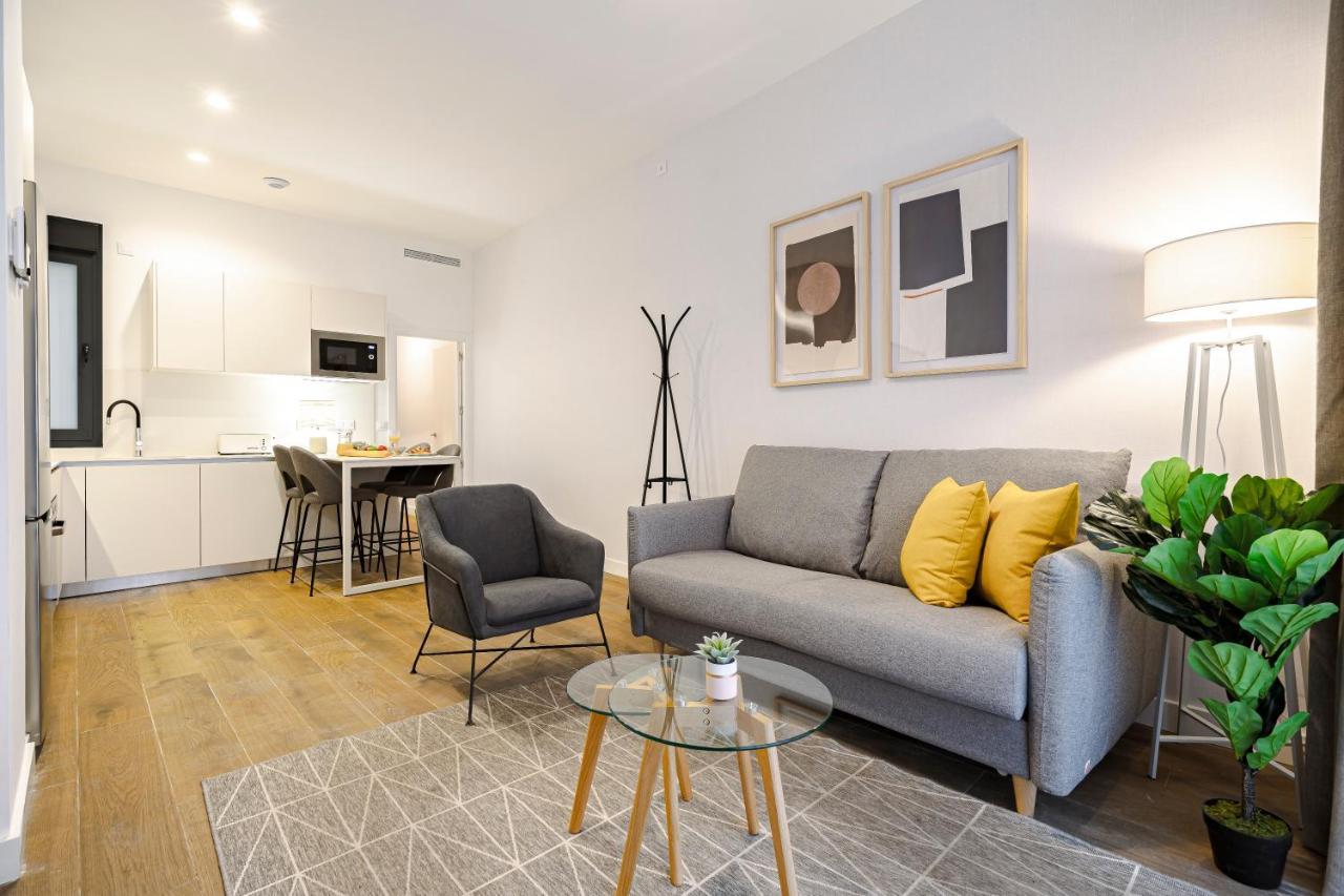 Feelathome Castilla Apartments Madrid Exterior photo