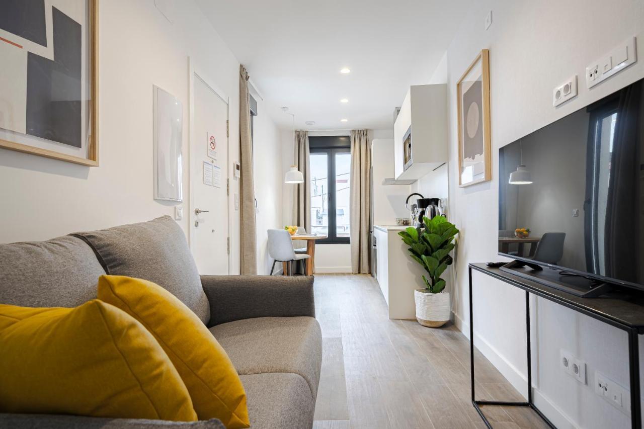 Feelathome Castilla Apartments Madrid Exterior photo