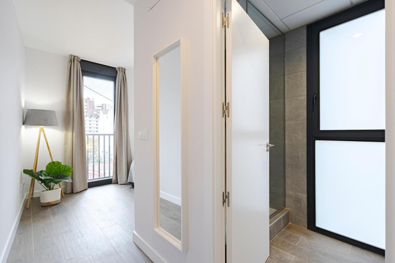 Feelathome Castilla Apartments Madrid Exterior photo
