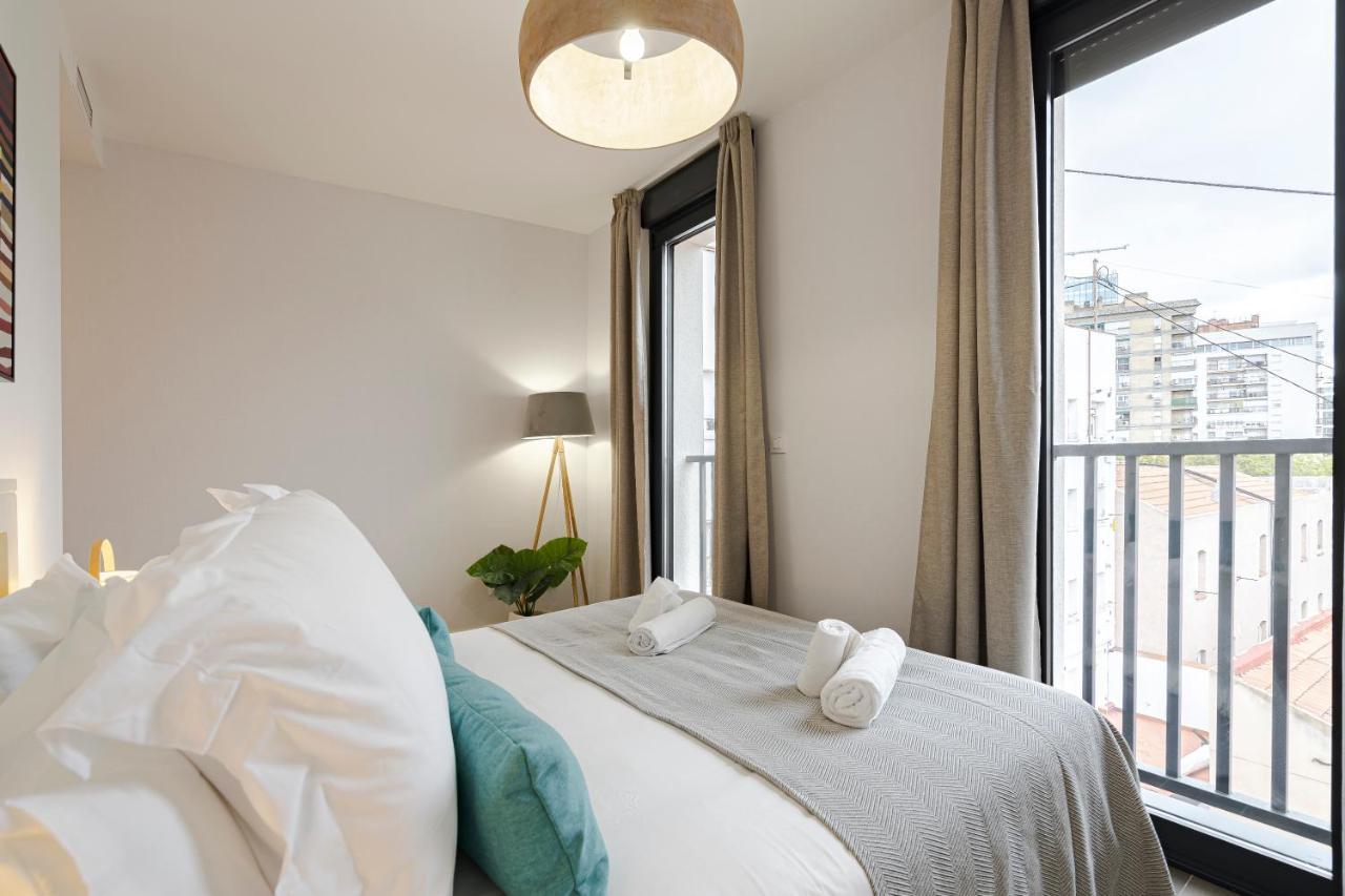 Feelathome Castilla Apartments Madrid Exterior photo