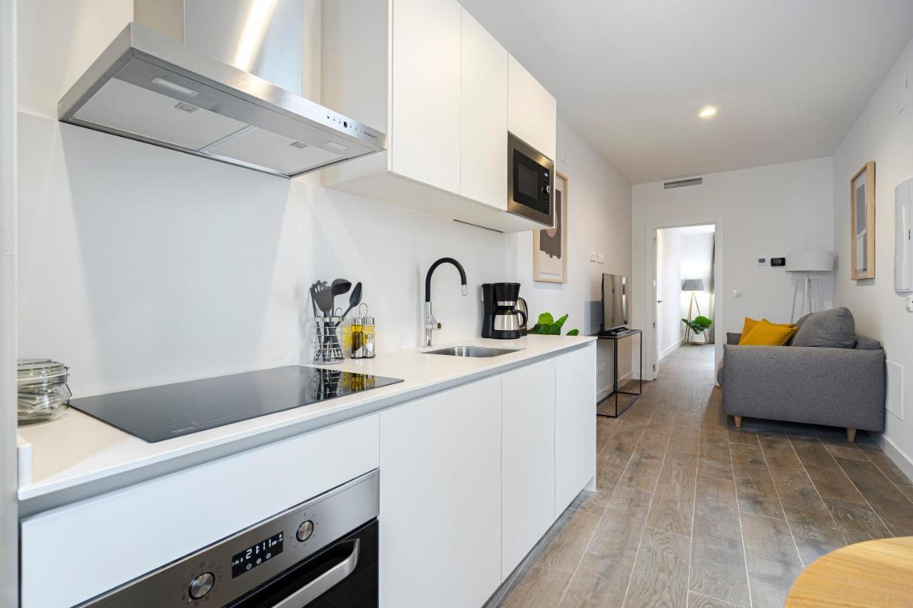 Feelathome Castilla Apartments Madrid Exterior photo