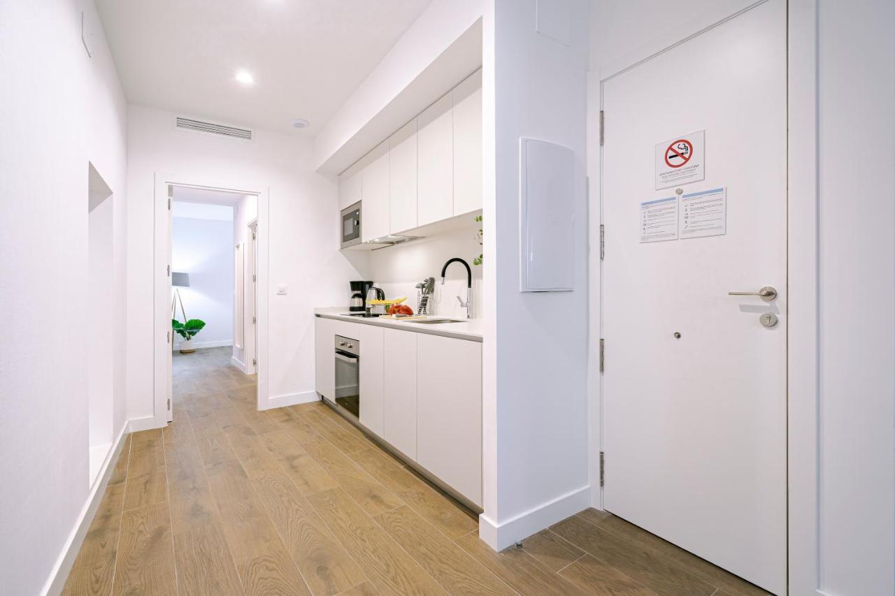 Feelathome Castilla Apartments Madrid Exterior photo