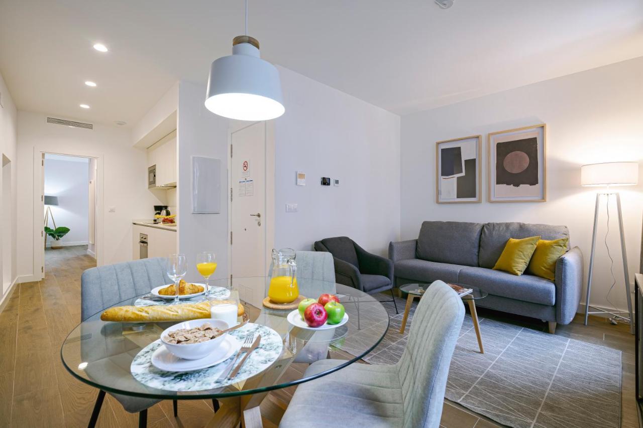 Feelathome Castilla Apartments Madrid Exterior photo