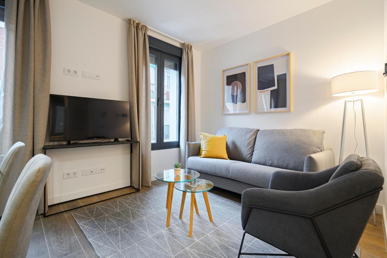 Feelathome Castilla Apartments Madrid Exterior photo