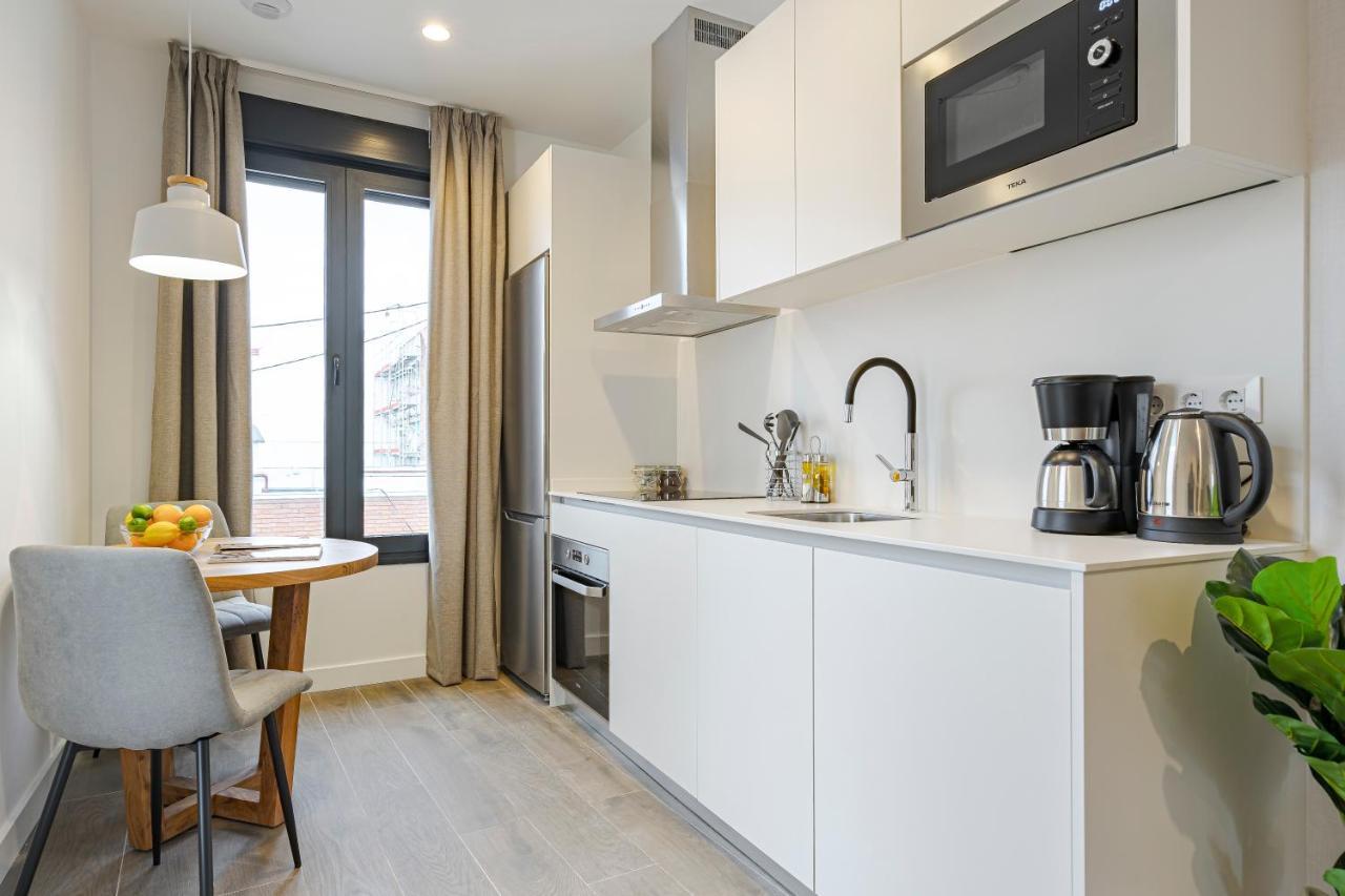 Feelathome Castilla Apartments Madrid Exterior photo