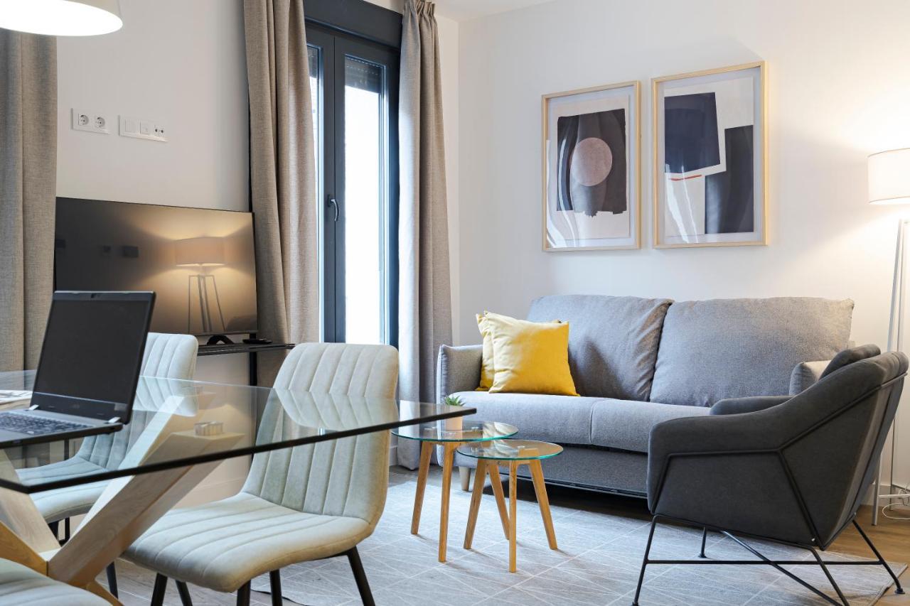 Feelathome Castilla Apartments Madrid Exterior photo
