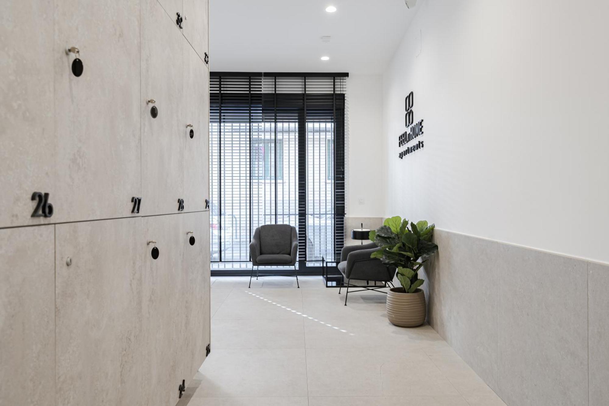 Feelathome Castilla Apartments Madrid Exterior photo