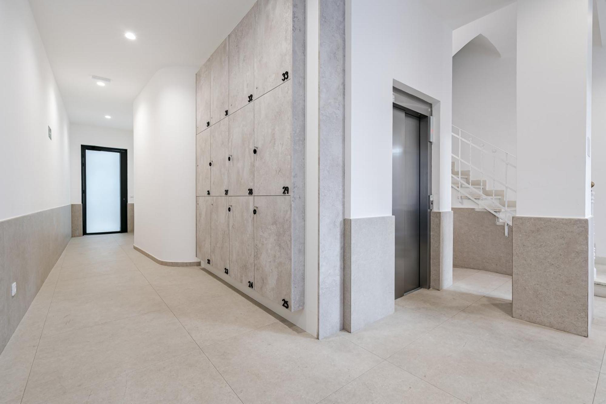 Feelathome Castilla Apartments Madrid Exterior photo