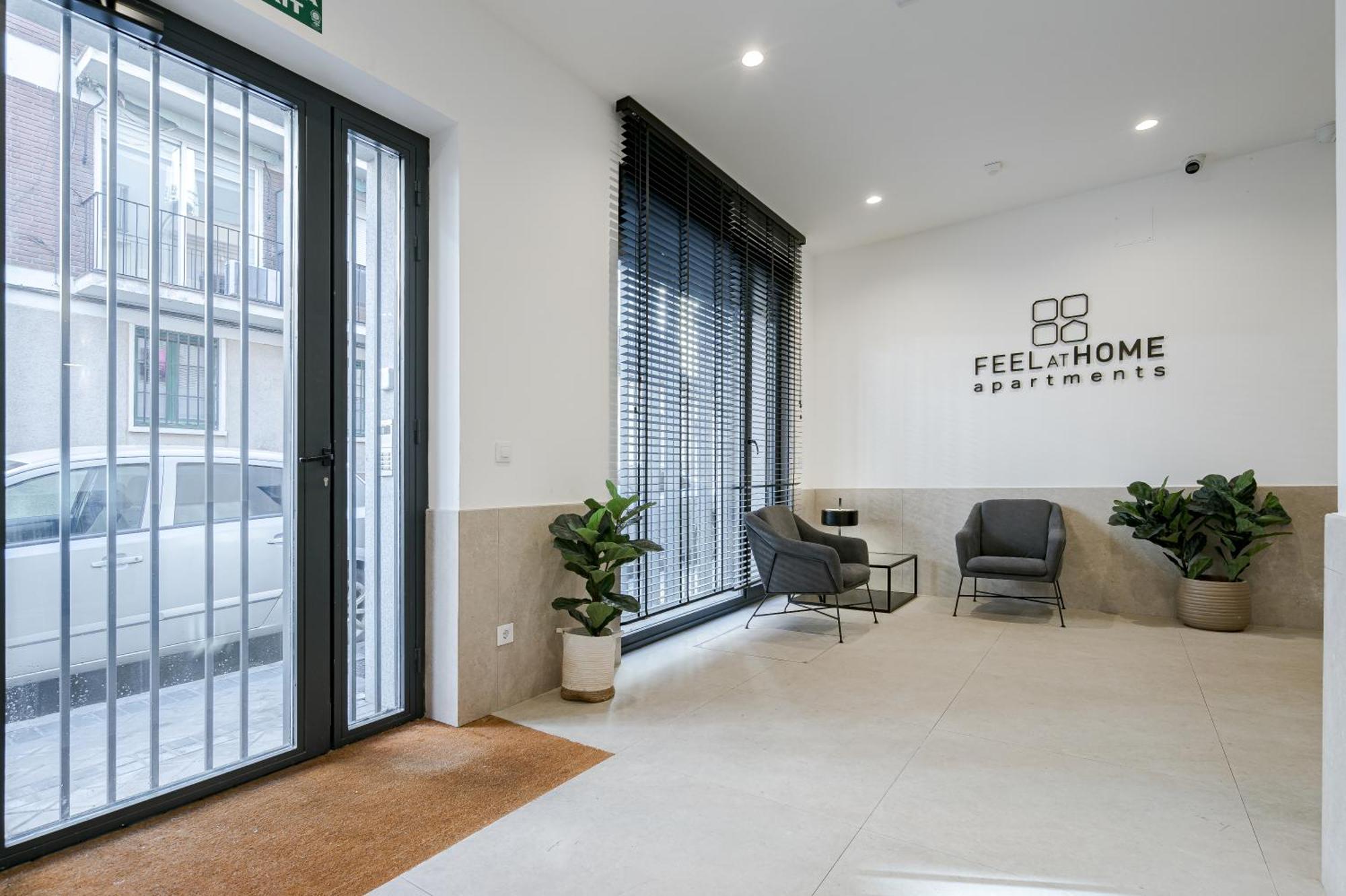 Feelathome Castilla Apartments Madrid Exterior photo