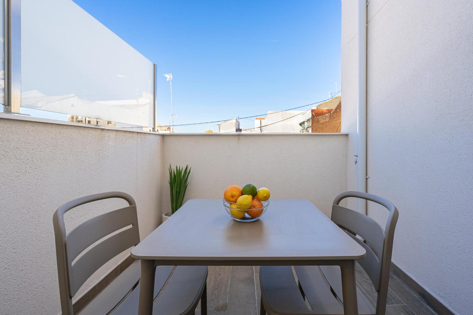 Feelathome Castilla Apartments Madrid Exterior photo
