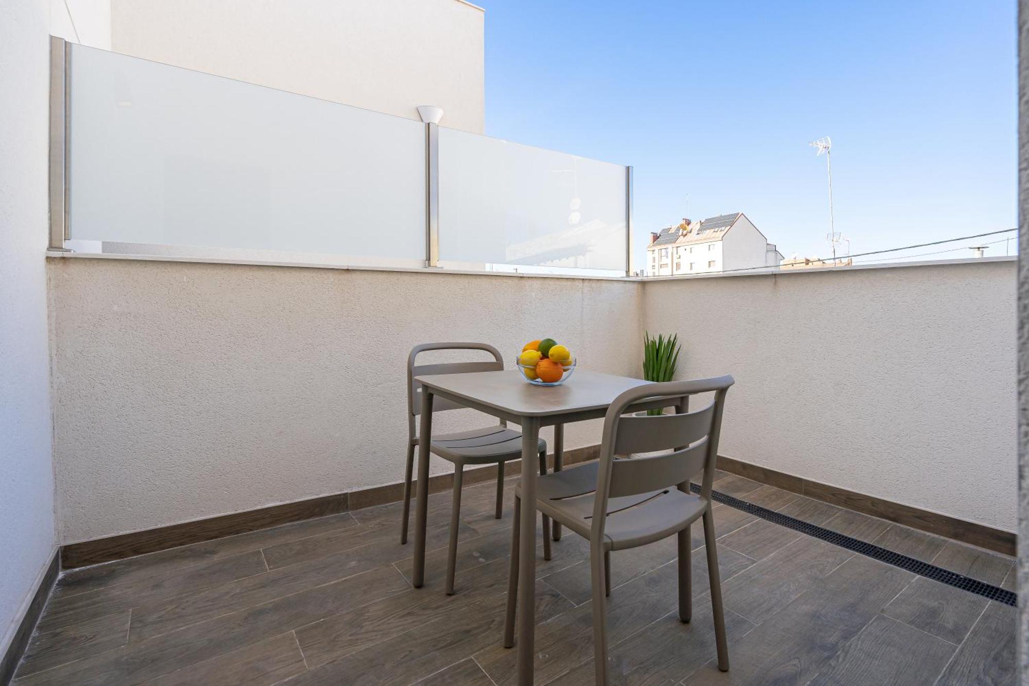 Feelathome Castilla Apartments Madrid Exterior photo